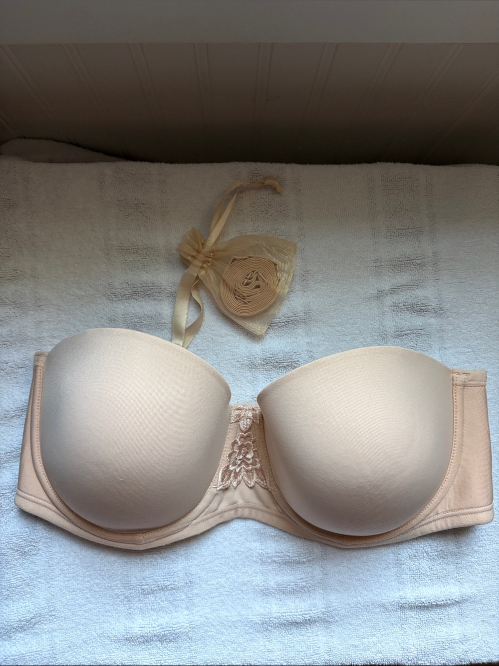 NWOT Vanity Fair Nude Strapless Bra with Lace Accent- includes Attachable straps